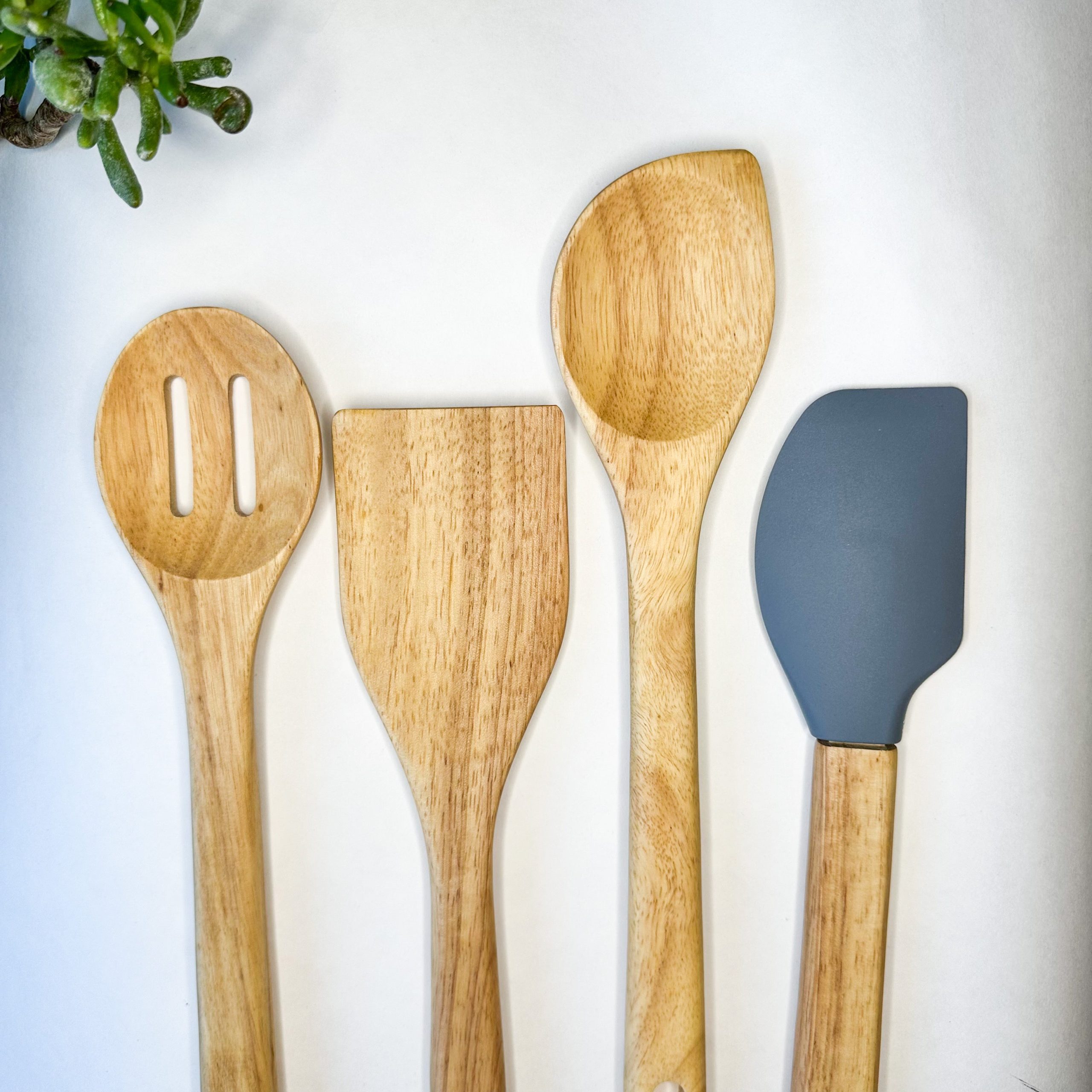 Smile Boutiques Wooden Utensil Set – Oak Wood & BPA‑Free Silicone