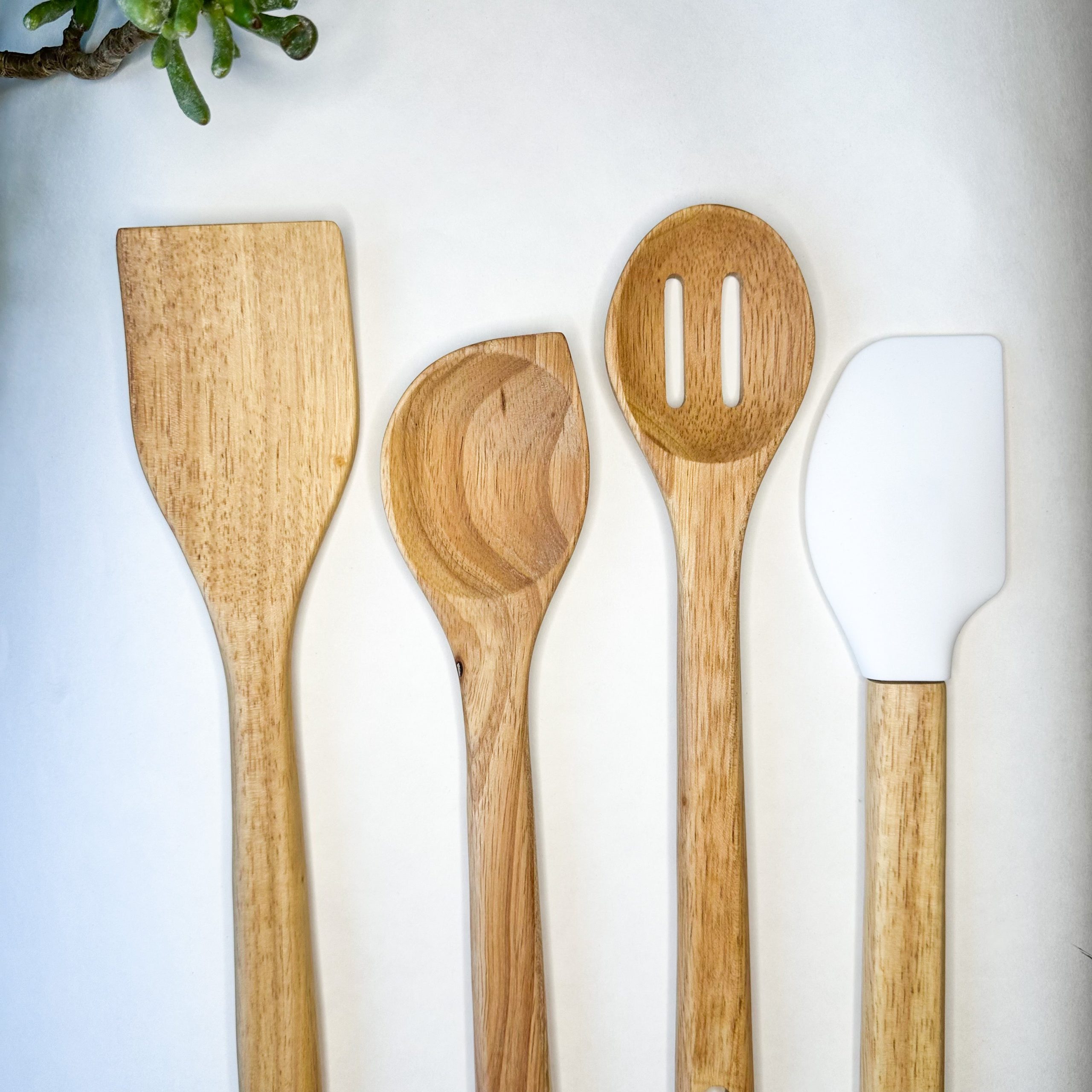 Smile Boutiques Wooden Utensil Set – Oak Wood & BPA‑Free Silicone - White