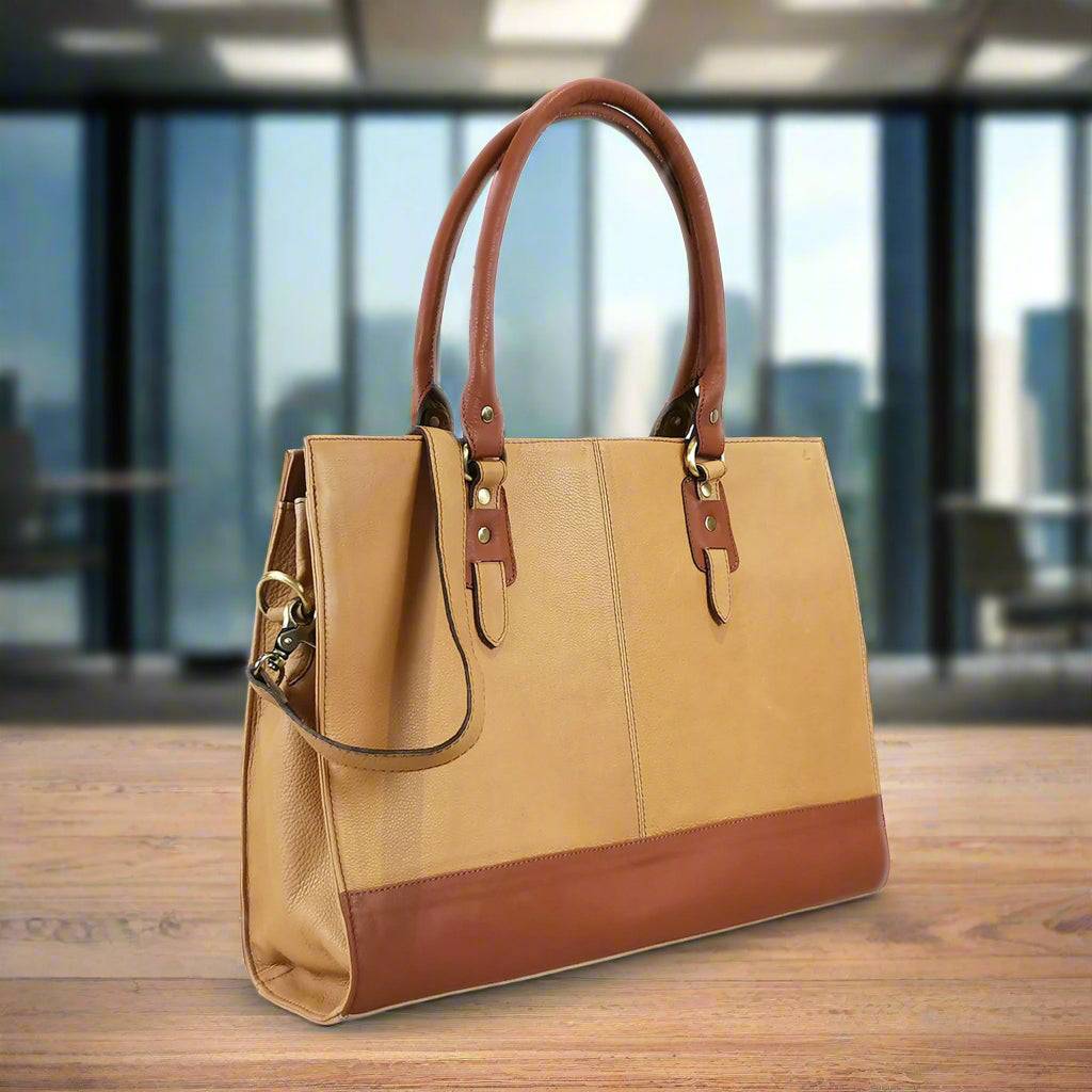 The Signature 17" Leather laptop Bag, Beige/Tan - Image 3