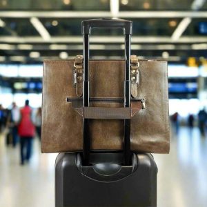 Alternative view of The Signature 17" Leather Laptop Bag, Oakwood