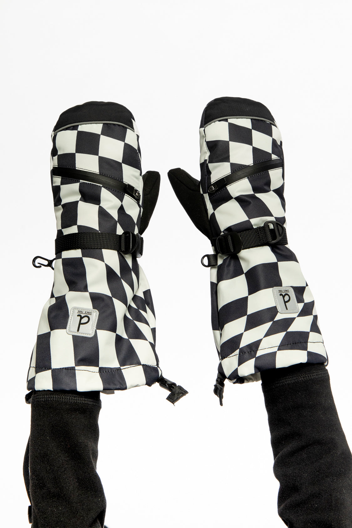 Teknik Winter Mittens White Checkered Print - Image 2