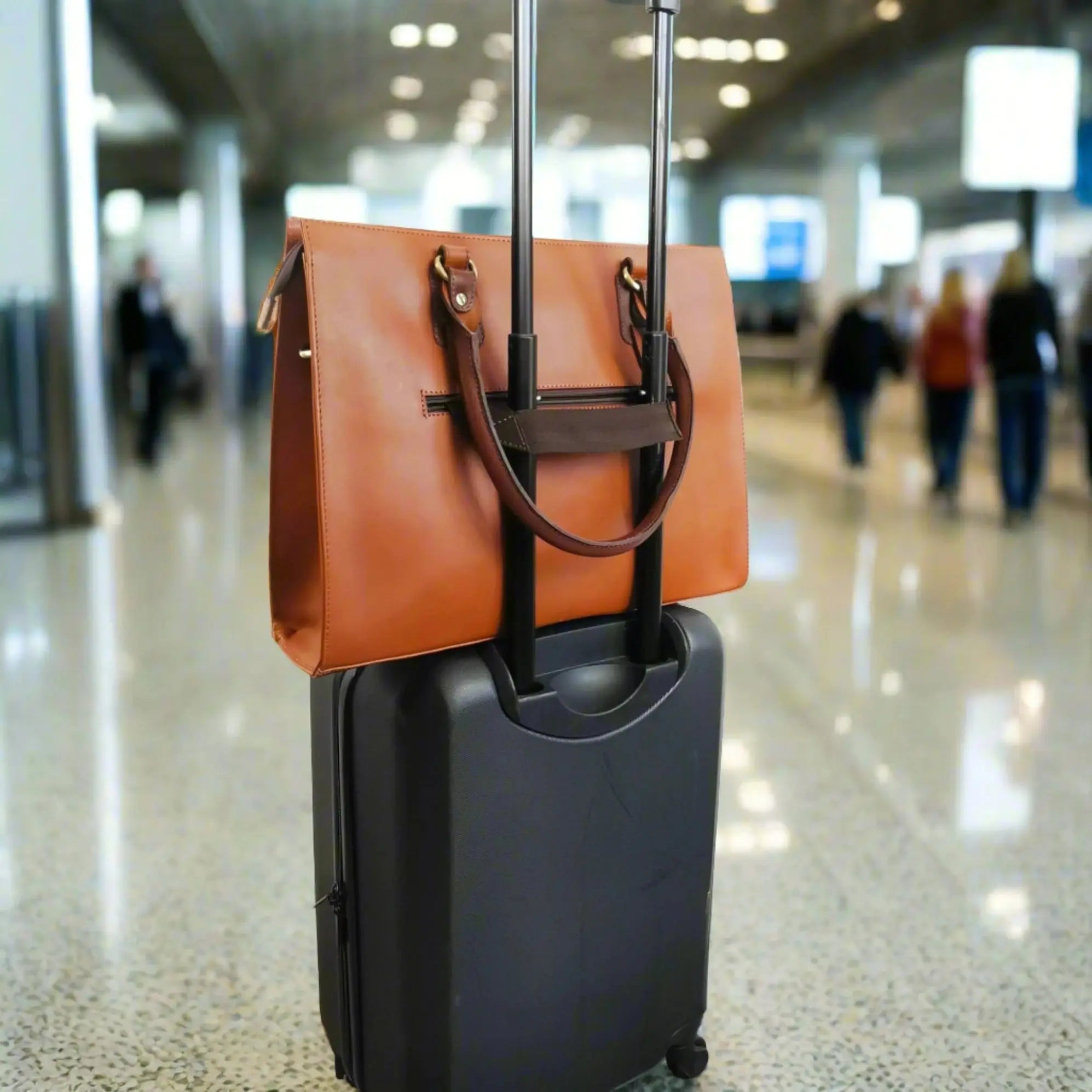 The Signature 17" Leather Laptop Bag, Tan - Image 5