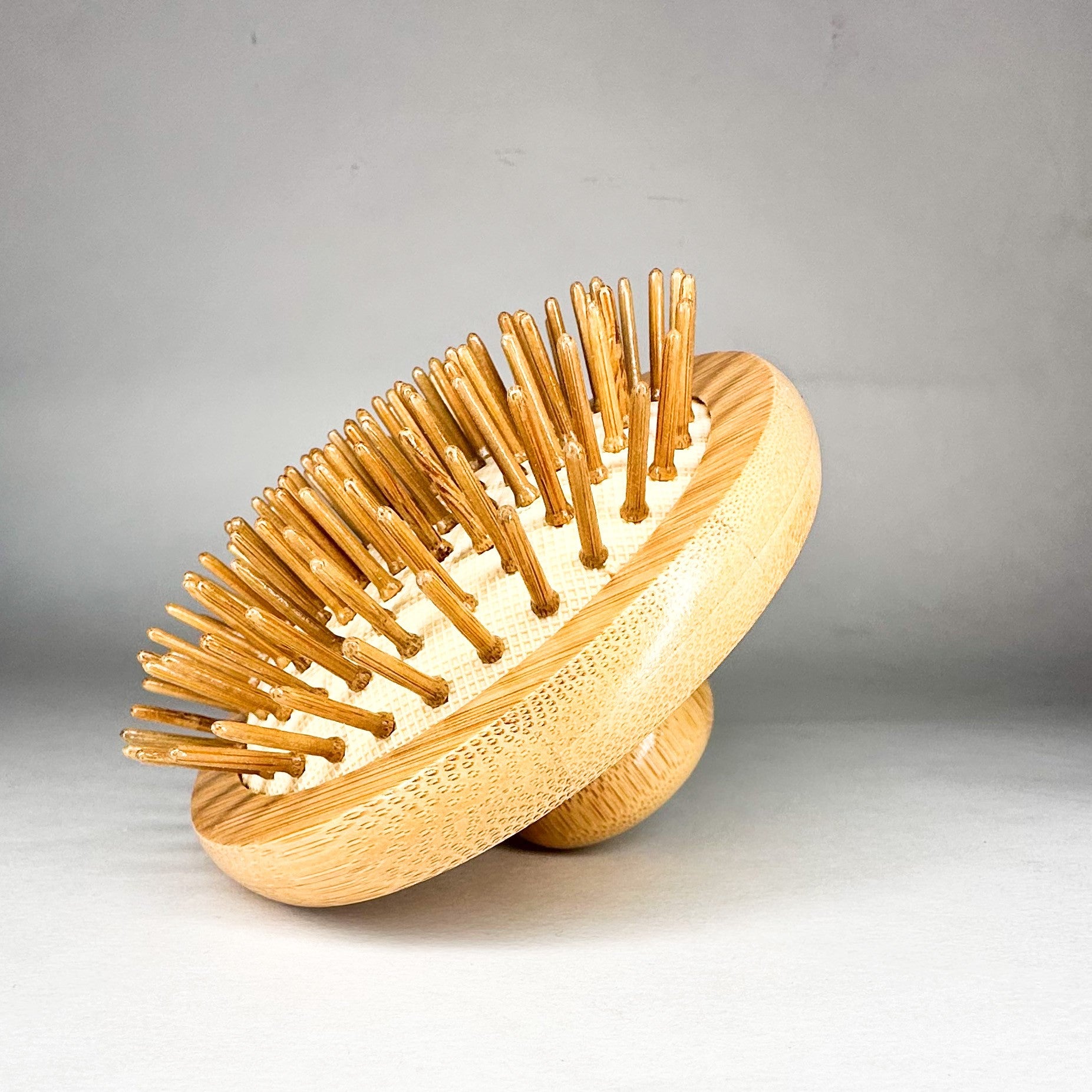 Eco-Friendly Bamboo Scalp Massager - Image 3