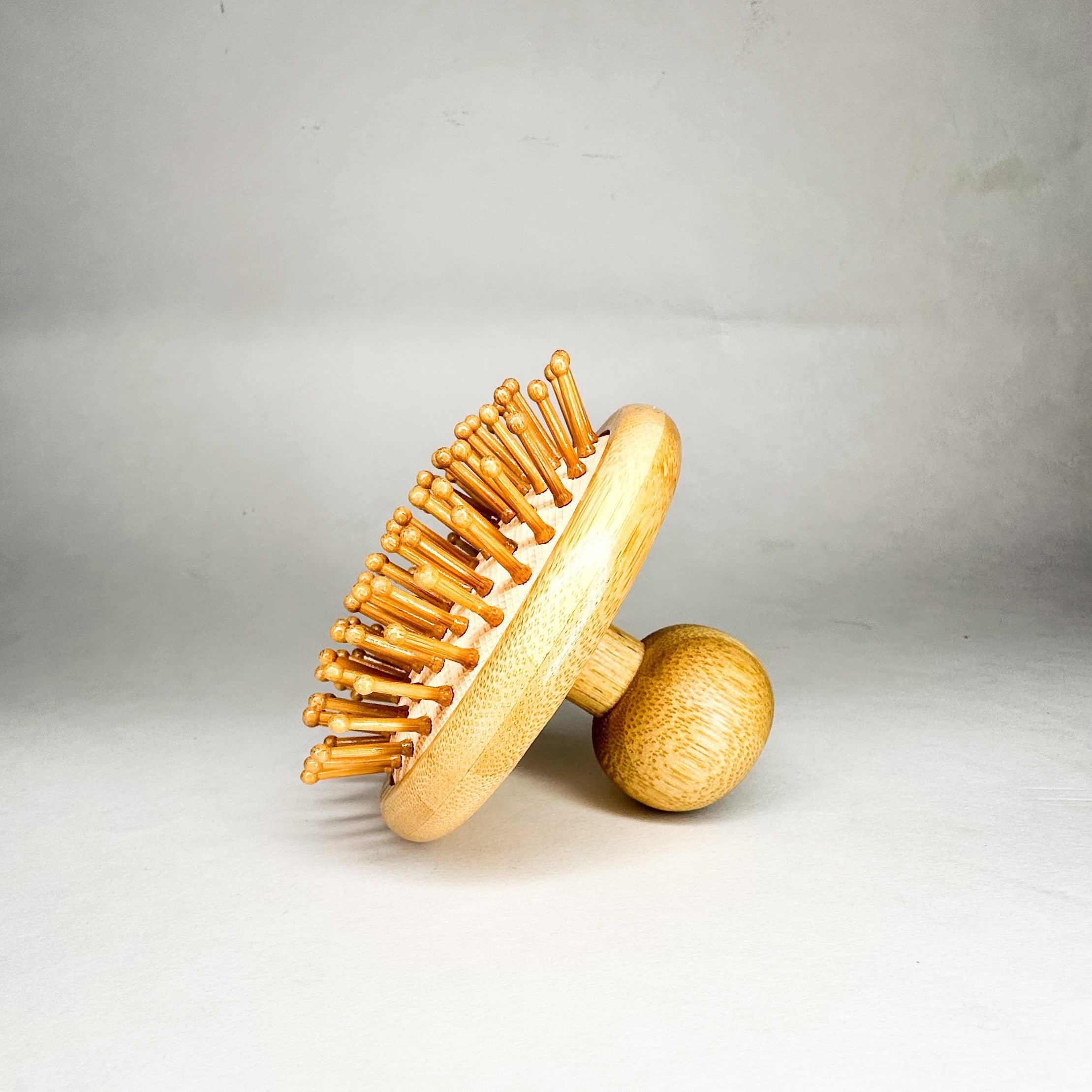 Eco-Friendly Bamboo Scalp Massager - Image 2