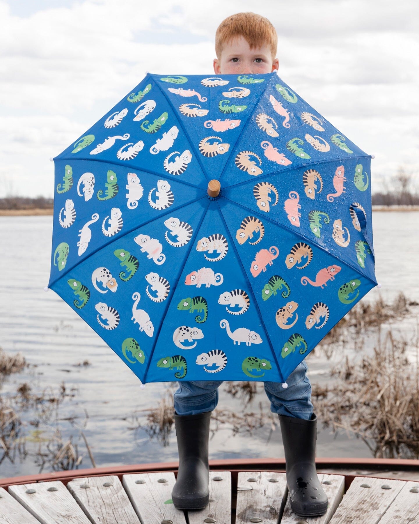 Color-Changing Umbrella Blue Chameleon Print - Image 3