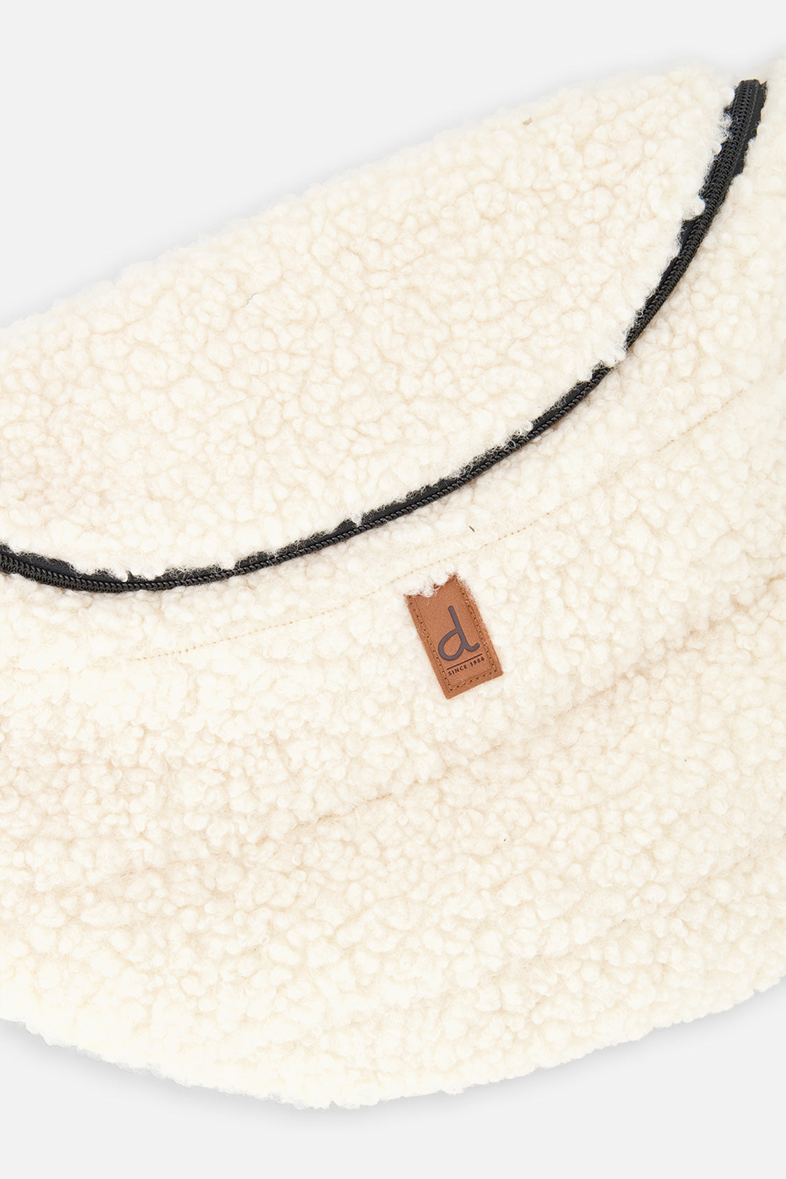 Changing Sling Bag Off-White - Image 4